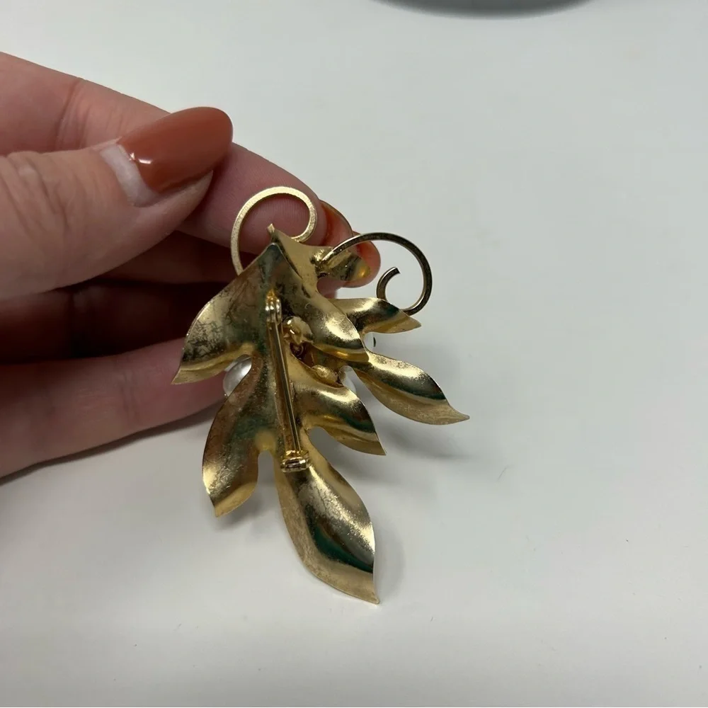 Vintage Statement Faux Pearl Cluster Gold Tone Leaf Brooch Swirl Textured